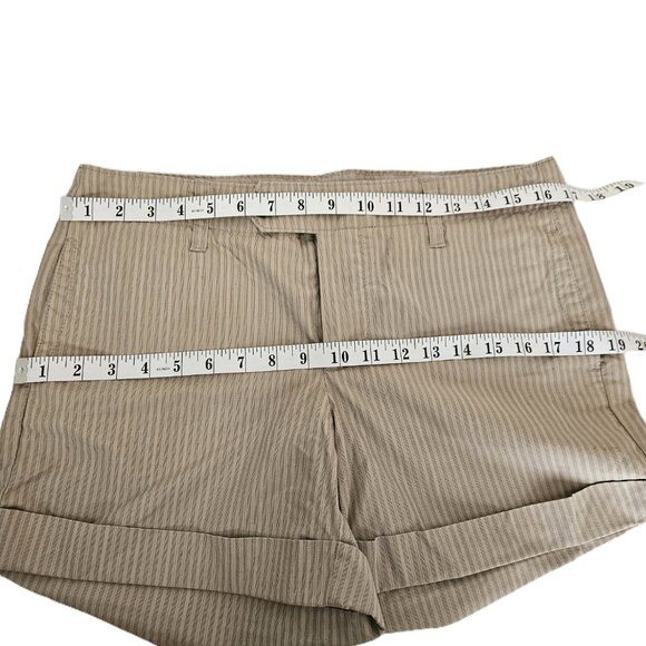 Gap Classic Cuffed Shorts 🏖 - Picture 5 of 5